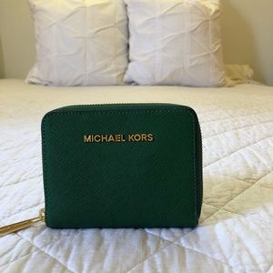 🌸Michael Kors Med Jet Set Travel Zip Wallet 🌸